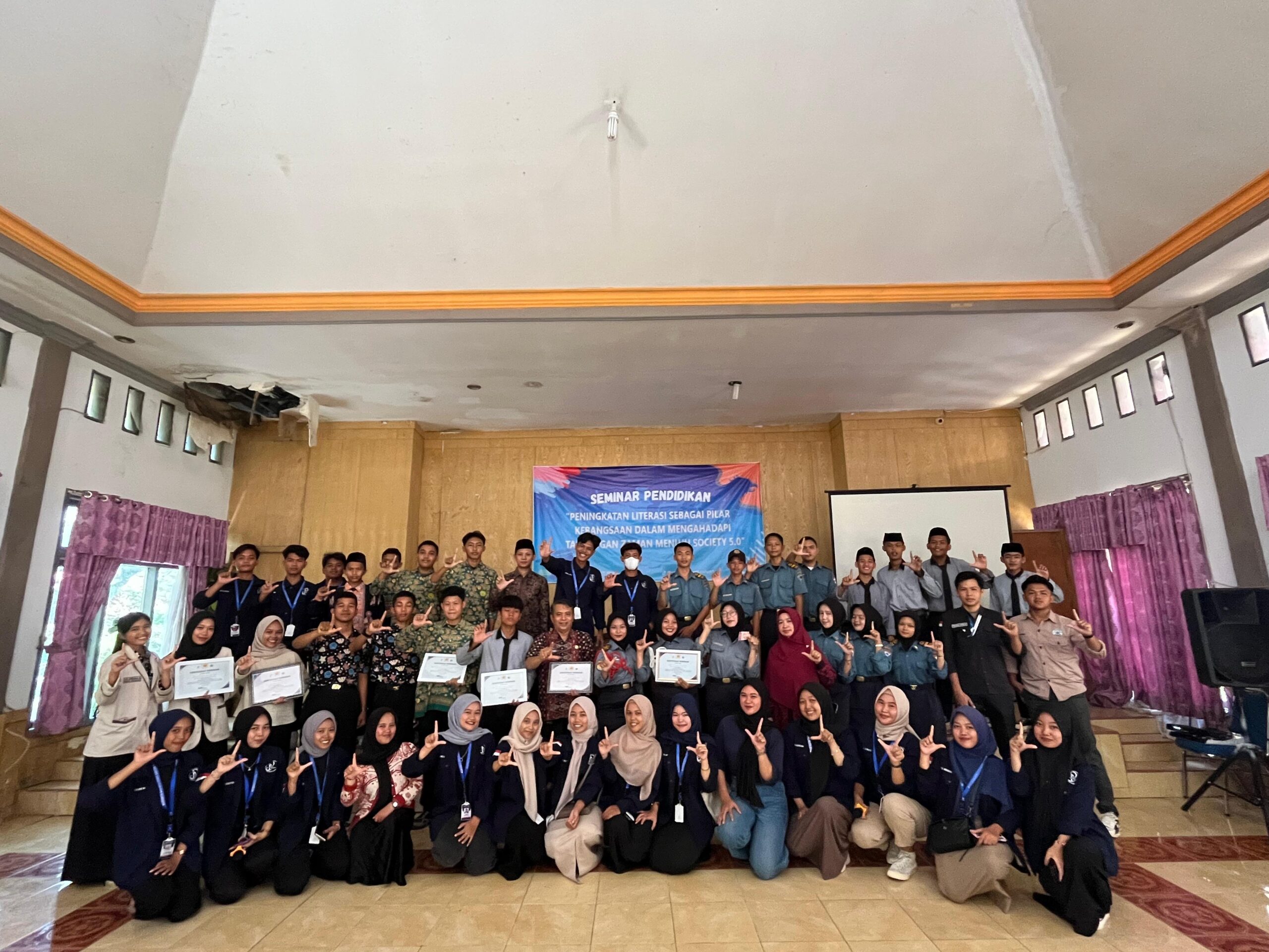 KKN Posko 53 UIN STS Jambi, Sukses Gelar Seminar Pendidikan Guna Tingkatkan Literasi Menghadapi Dunia Digital