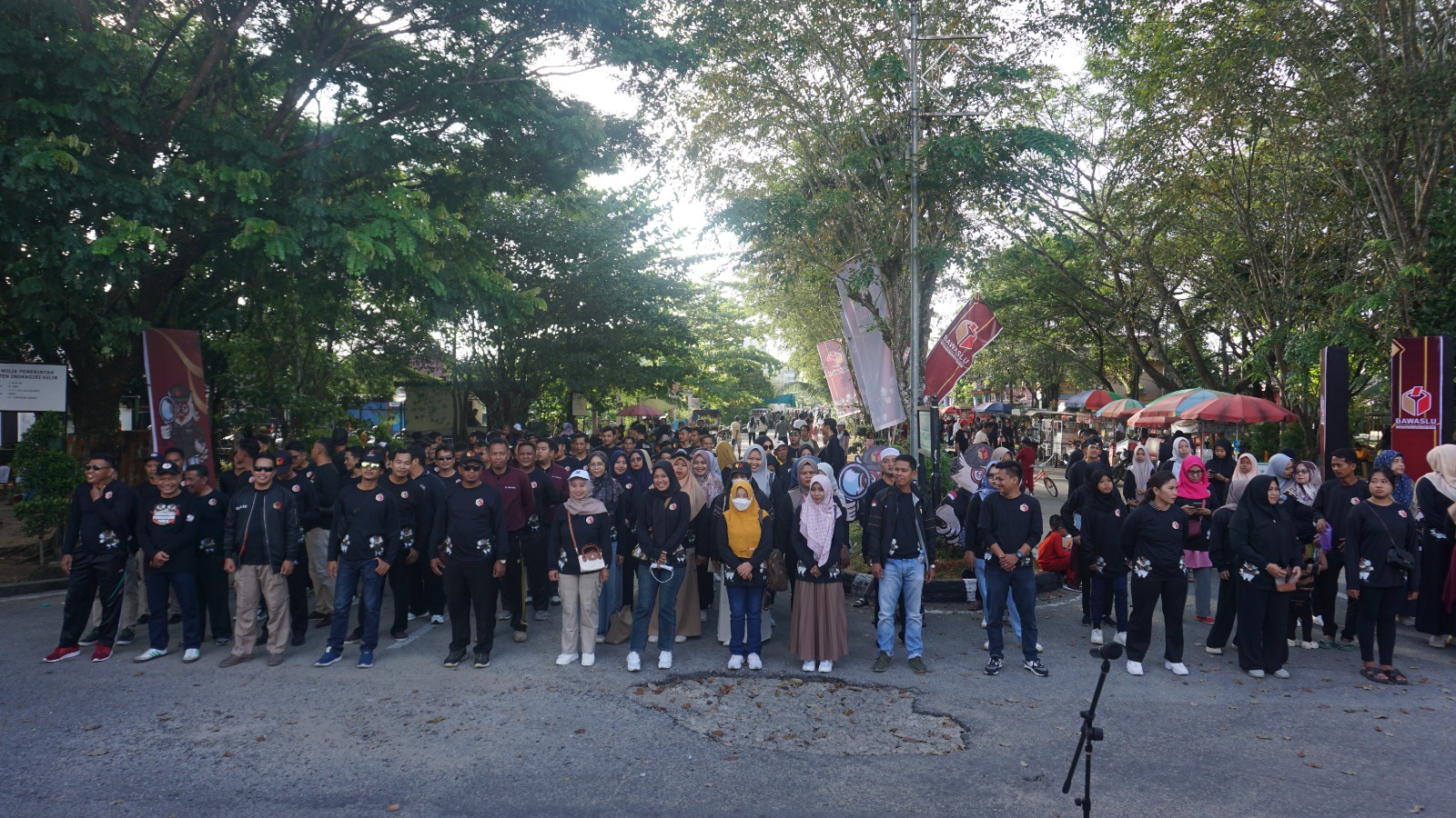 Bawaslu Inhil Gelar Upacara Peringatan Hari Pahlawan di Arena Car Free Day Tembilahan