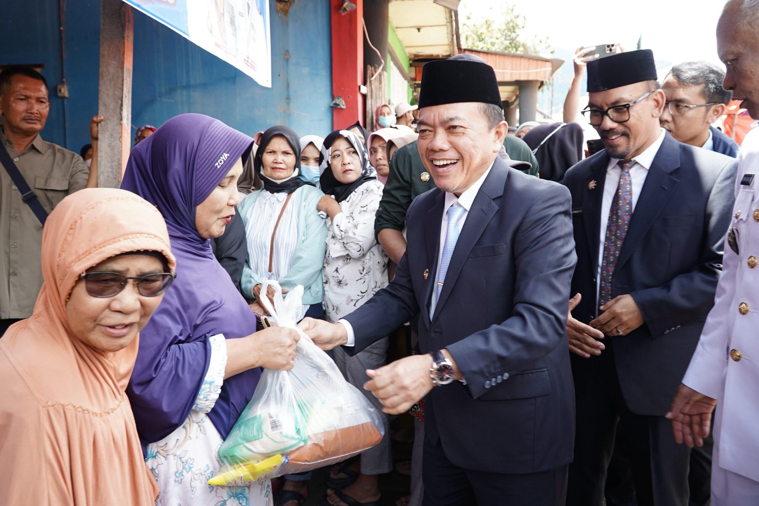 Gubernur jambi Al Haris Gelar Pasar Murah Untuk Kebutuhan Bahan Pokok Terjangkau