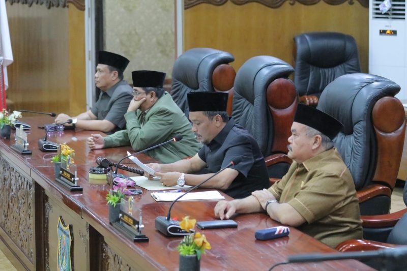 Waka DPRD Tanjab Barat Muh. Sjafril Simamora Pimpin Rapat Paripurna