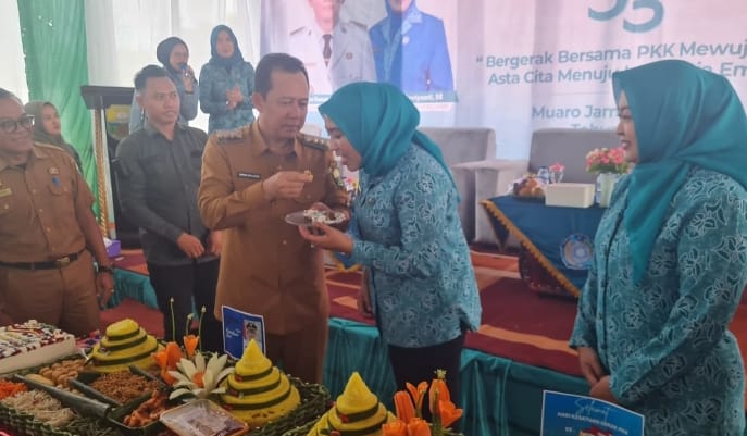 Dalam Rangka HKG PKK Bupati Mauro Jambi BBS, Didampingi Ketua TP PKK