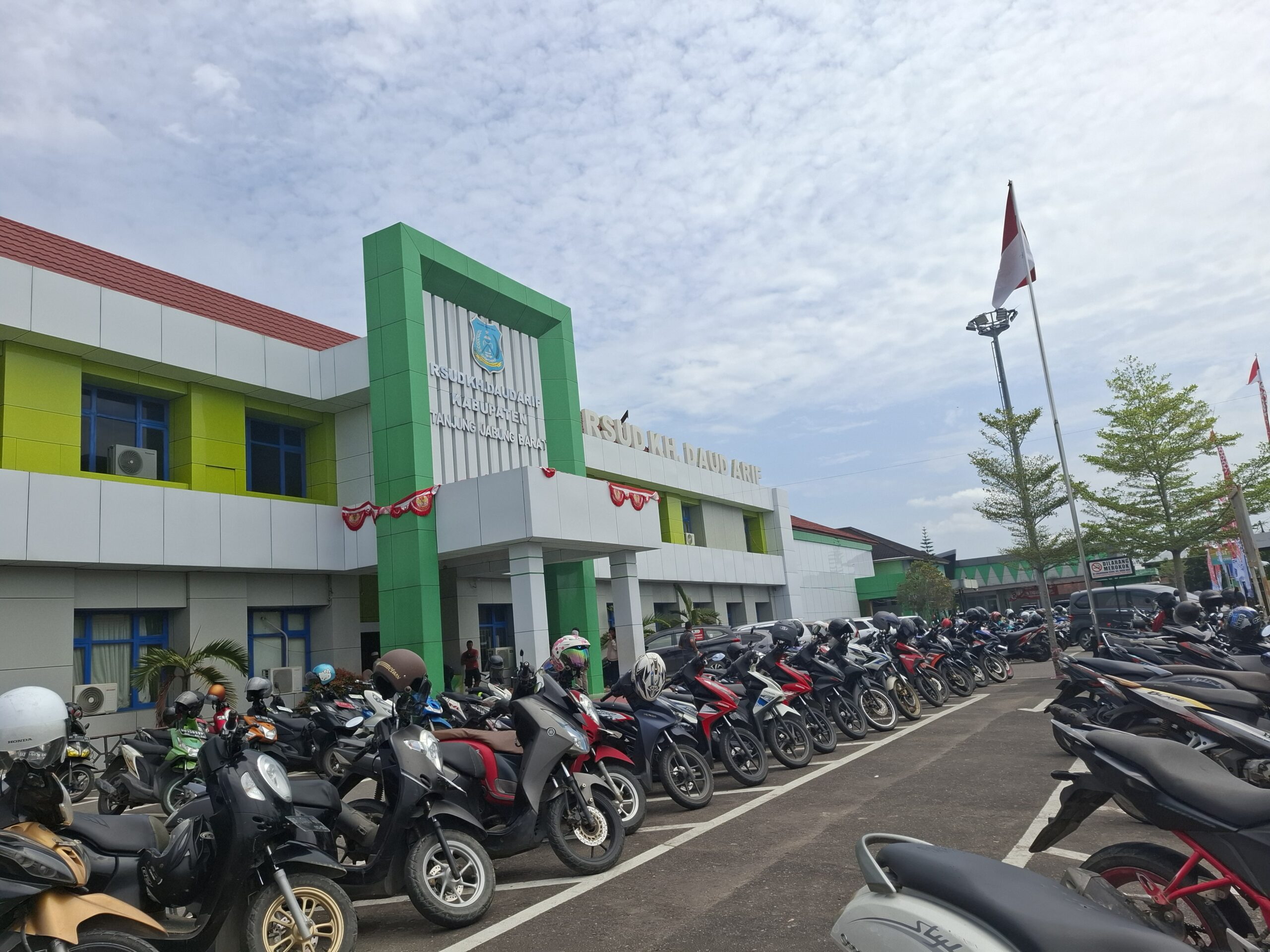 Antrian Mengular di RSUD KH. Daud Arif Kuala Tungkal, Ratusan Pasien Keluhkan Waktu Tunggu