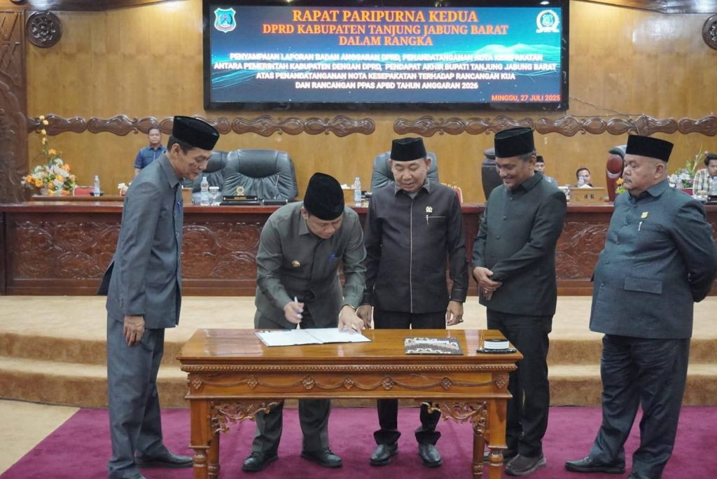 Ketua DPRD Tanjab Barat Pimpin Paripurna Penandatanganan Nota Kesepakatan KUA-PPAS