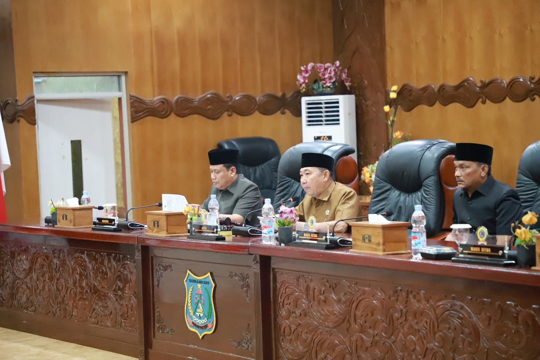 Ketua DPRD Pimpin Paripurna Bahas Tiga Ranperda Usulan Pemda Tanjab Barat