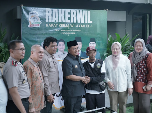 Sinergi Ketahanan Pangan: GAPEMBI Jambi Salurkan Bantuan Pompa Air untuk Kelompok Tani Binaan Tani Merdeka